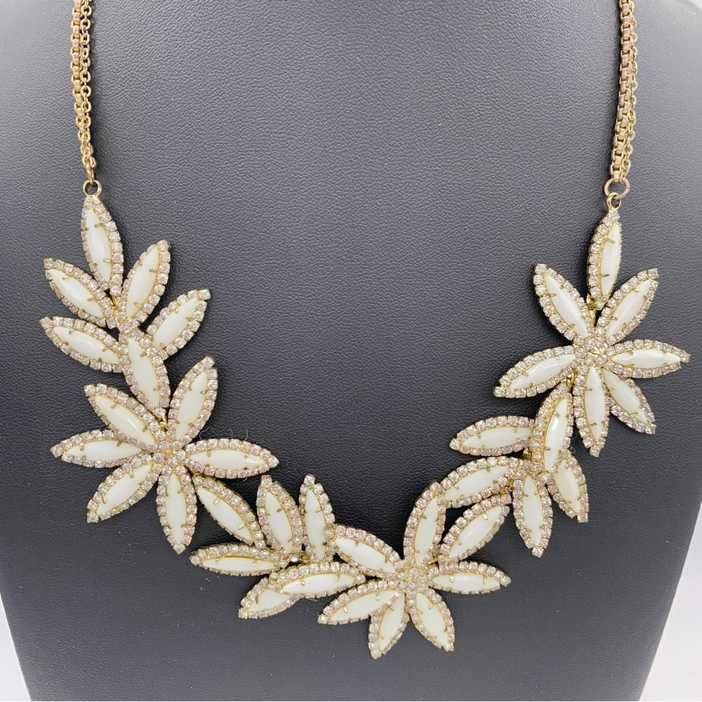 Talbots White Star Burst Flower Vintage Necklace - Picture 2 of 9